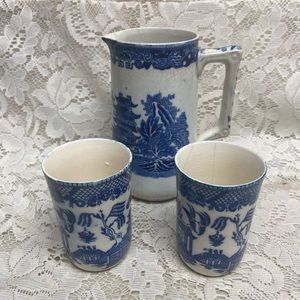 Vintage, Celebrate England,Blue Willow Pitcher, 6.5in x 5in with 2 Tumblers